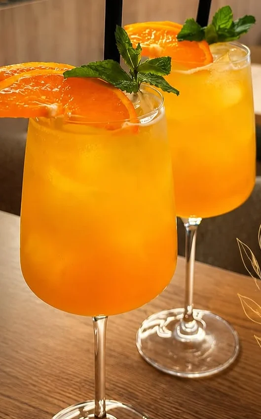 Maracujový spritz s pomarančom a mätou